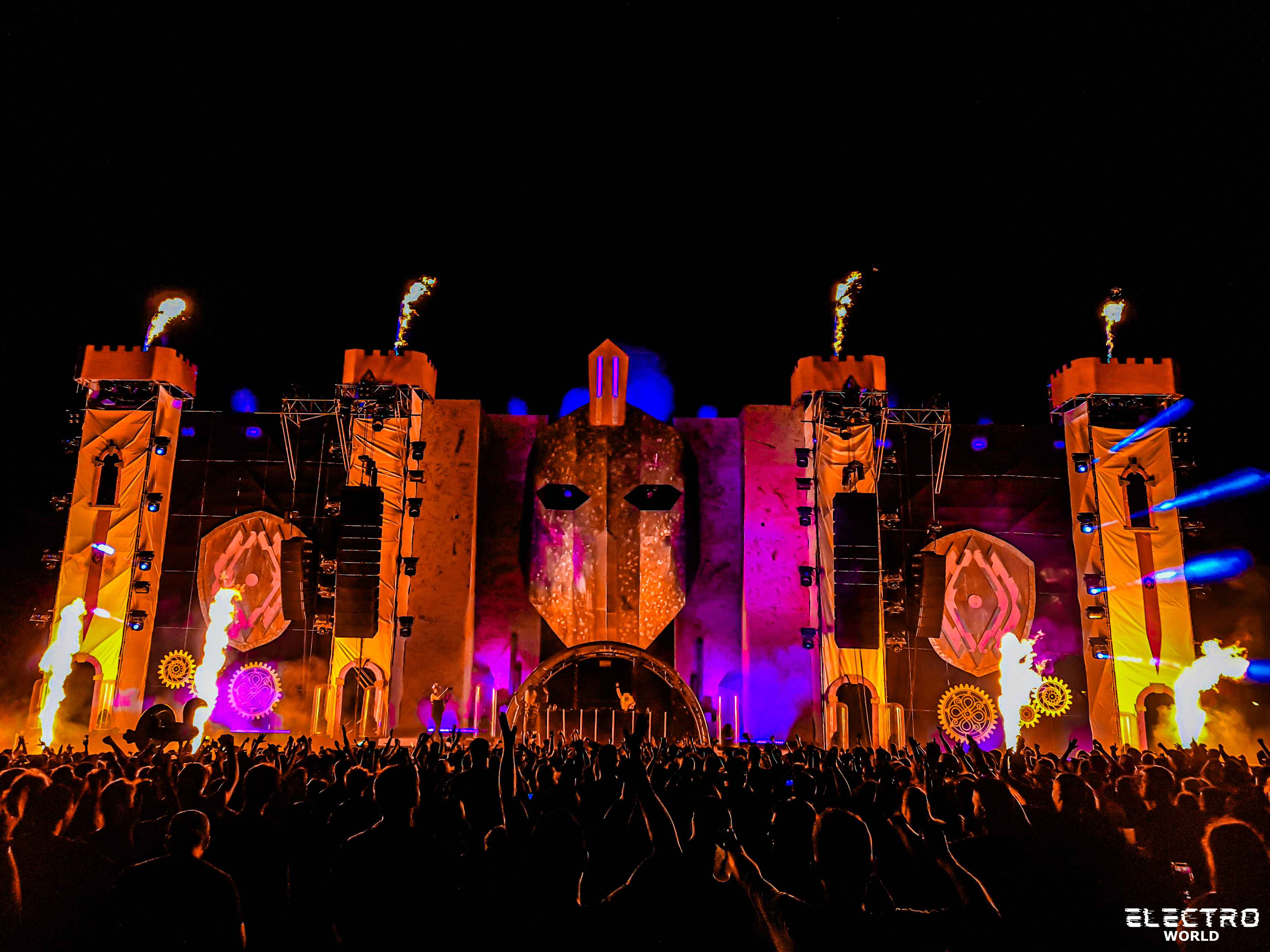 Le show pyrothechnique brulant de l'Eskape Festival 2023