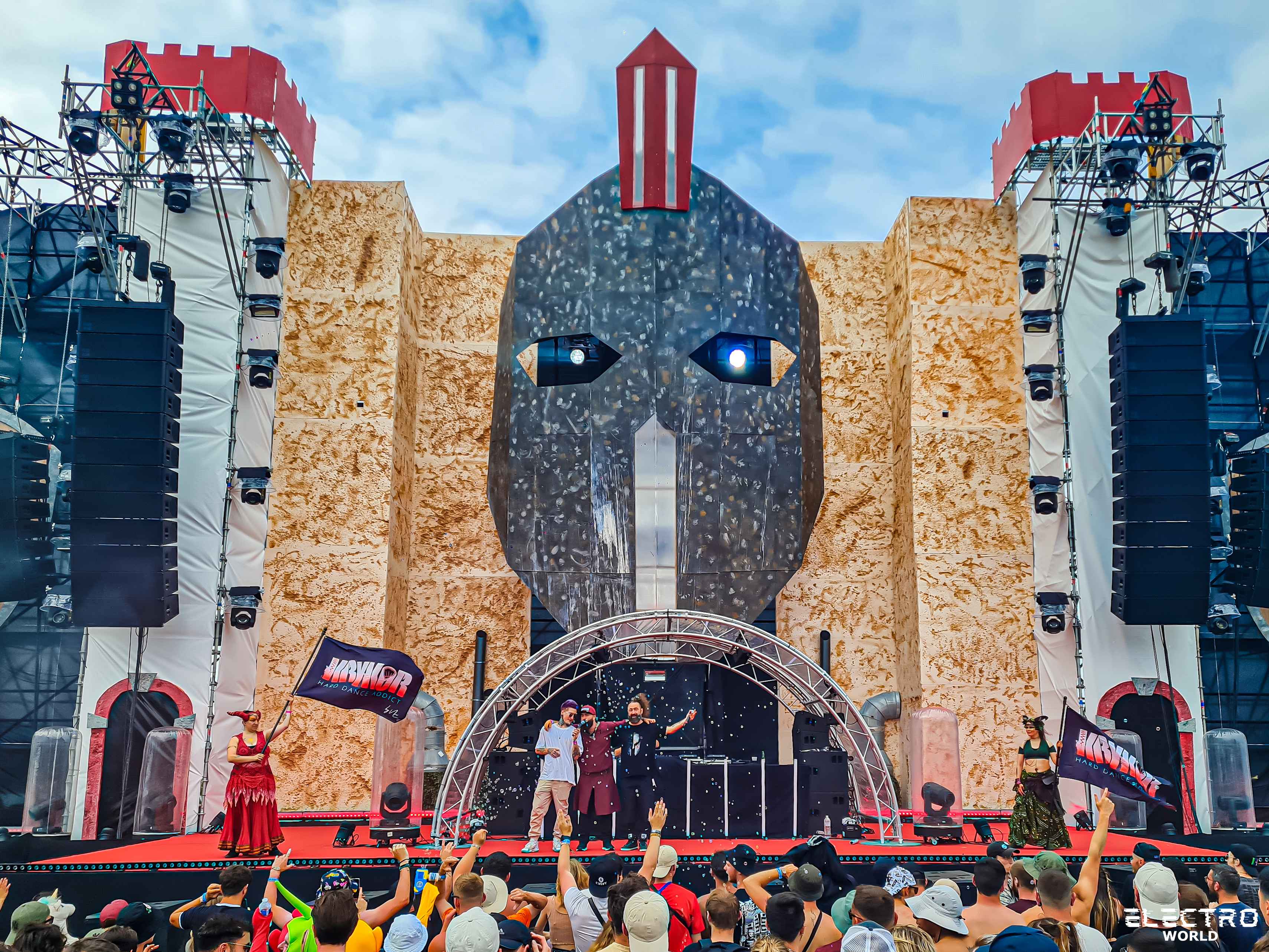 Les line array de la Mainstage - Eskape Festival 2023